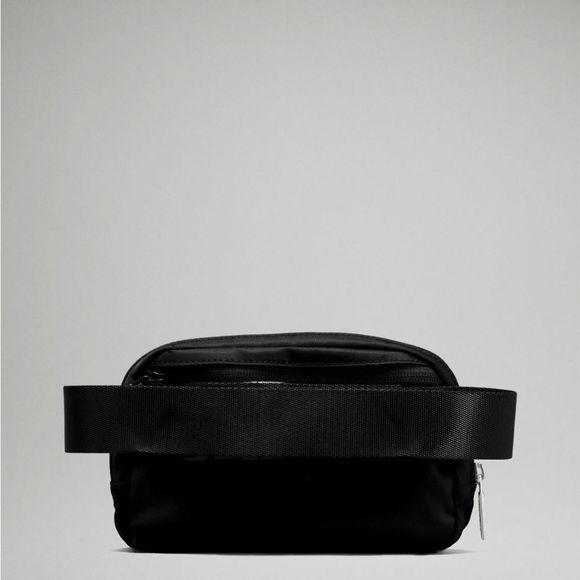 NWT Everywhere Belt Bag 1L Black - Picture 3 of 6